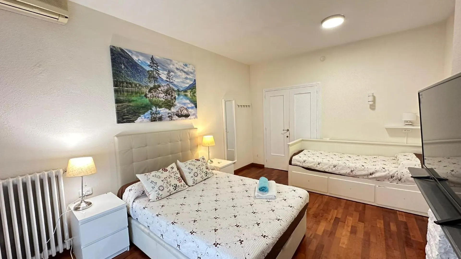 Bed & Breakfast Alojamiento Villademor Barcelona Spain